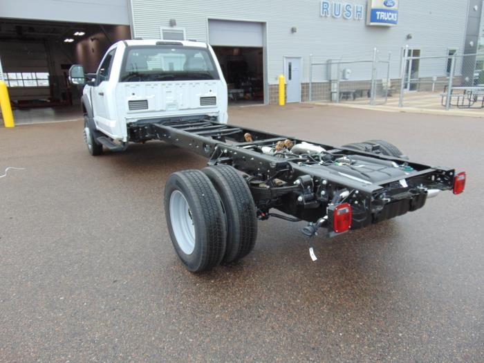 2027 Ford F-550-2