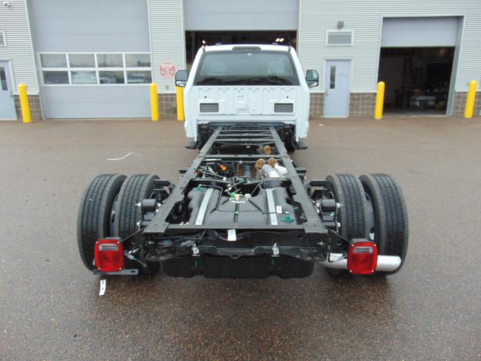 2027 Ford F-550-3