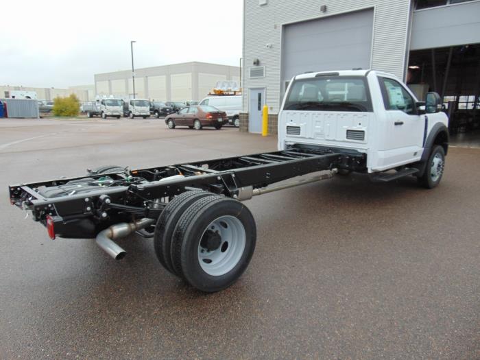 2027 Ford F-550-4