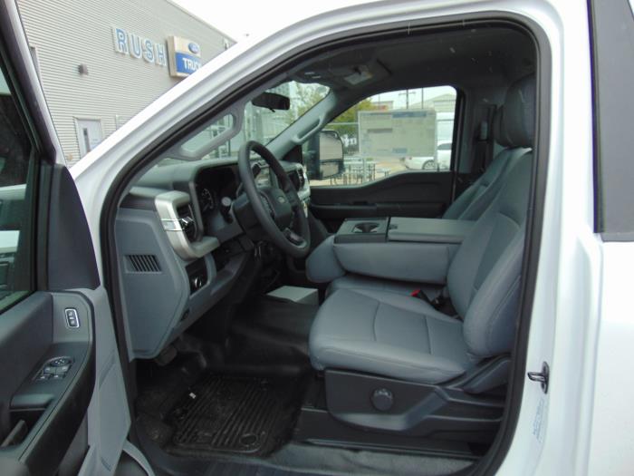 2027 Ford F-550-8