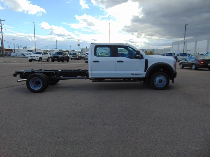 2027 Ford F-550-4