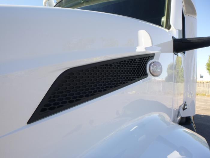 2023 Peterbilt 579-8