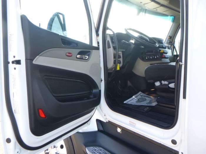 2023 Peterbilt 579-9