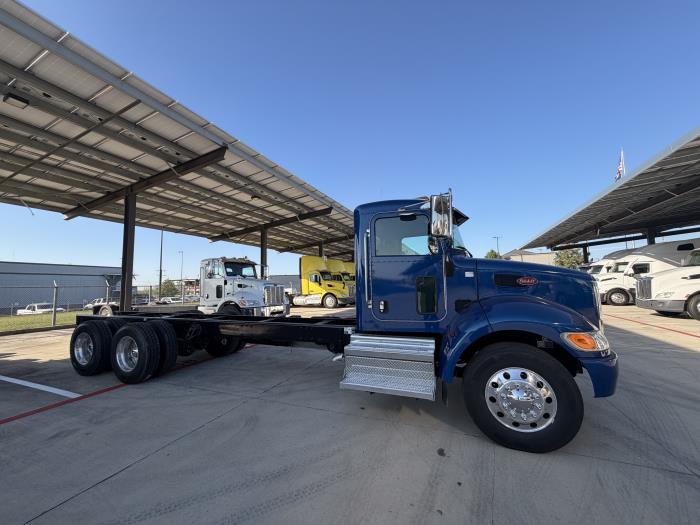 2021 Peterbilt 348-2