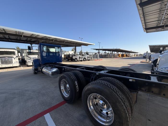 2021 Peterbilt 348-3