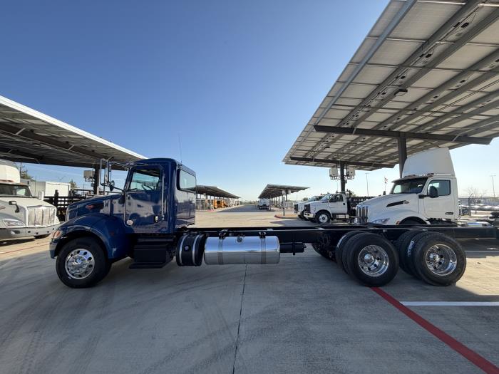 2021 Peterbilt 348-4