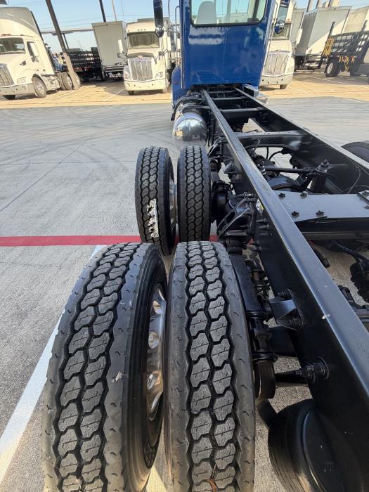 2021 Peterbilt 348-5