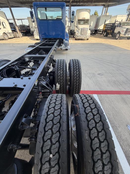 2021 Peterbilt 348-6
