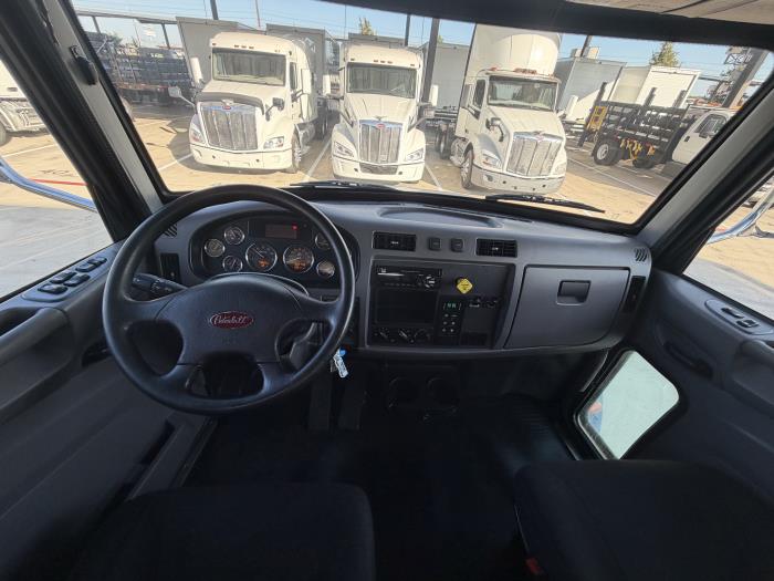 2021 Peterbilt 348-11