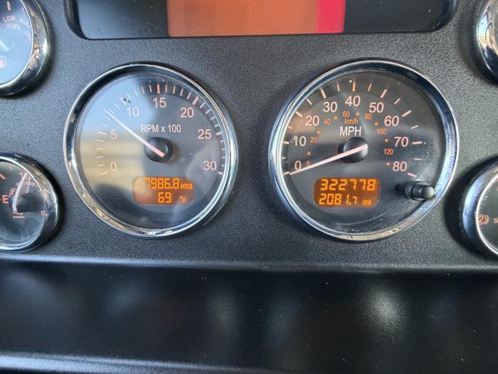 2021 Peterbilt 348-12
