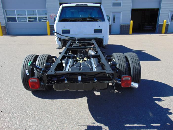 2027 Ford F-550-4