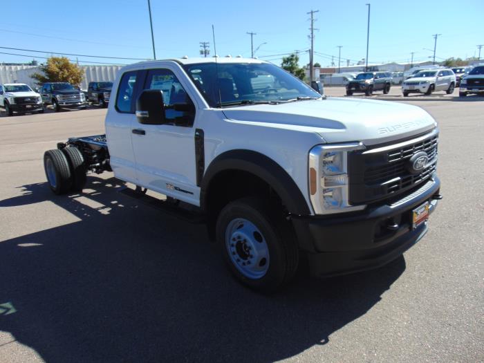2027 Ford F-550-7