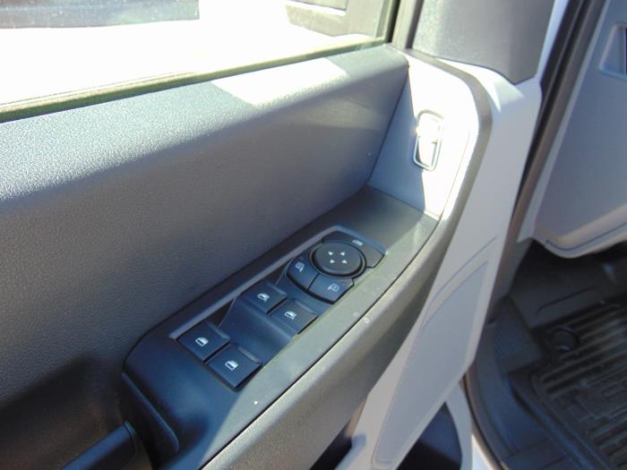 2027 Ford F-550-10