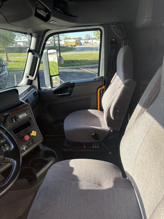 2022 International LT625-10