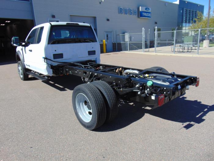 2027 Ford F-550-3