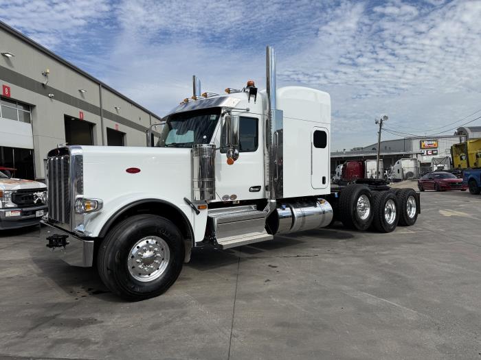 2027 Peterbilt 589-3