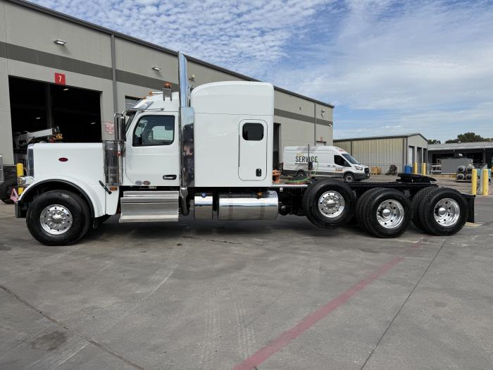 2027 Peterbilt 589-4