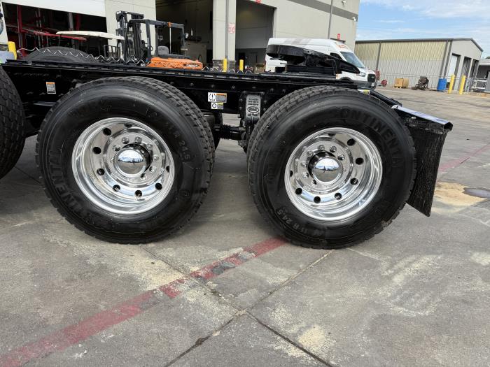 2027 Peterbilt 589-18