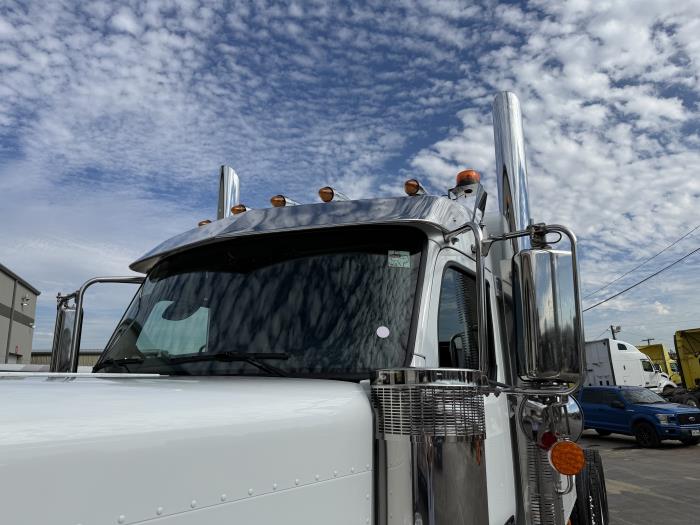 2027 Peterbilt 589-12