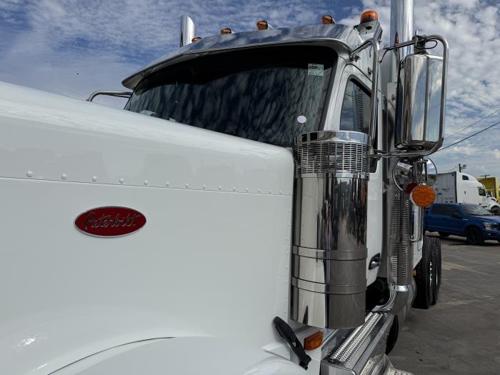 2027 Peterbilt 589-13