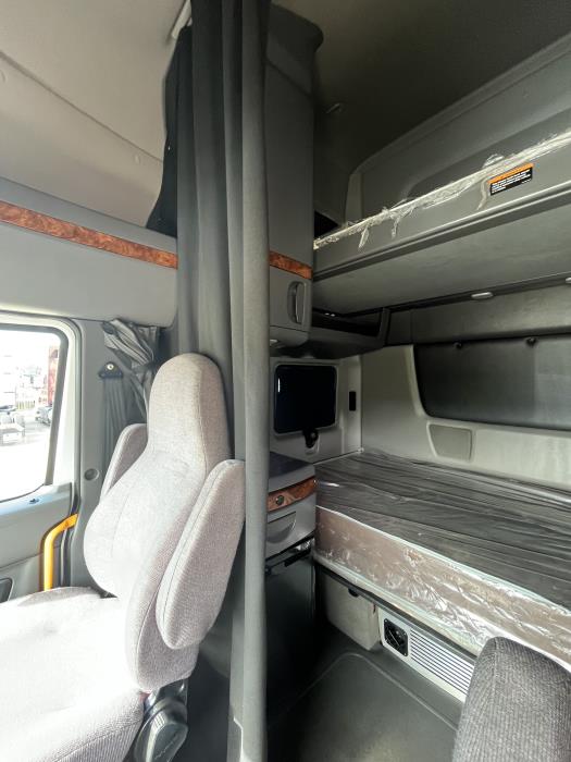 2021 International LT625-17