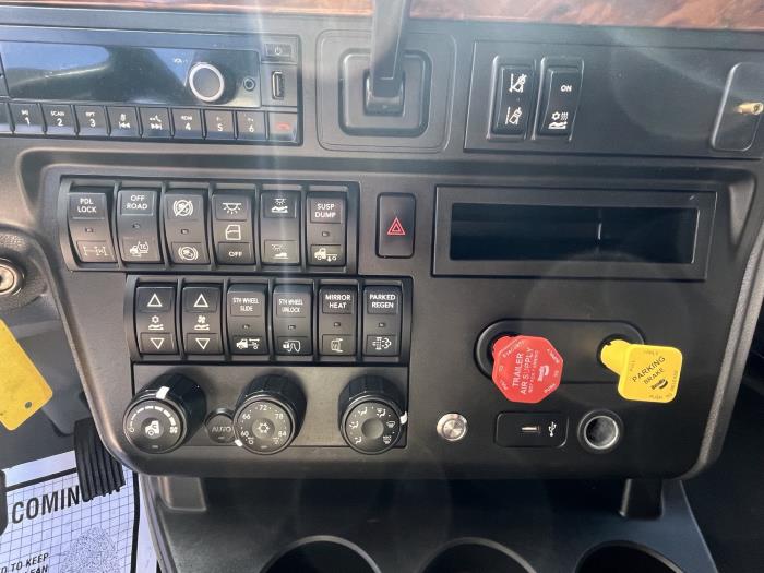 2021 International LT625-17
