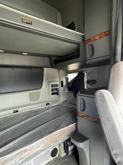 2021 International LT625-19