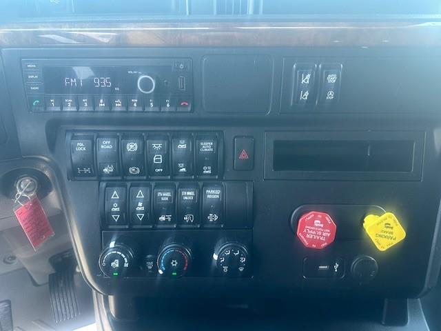 2022 International LT625-2