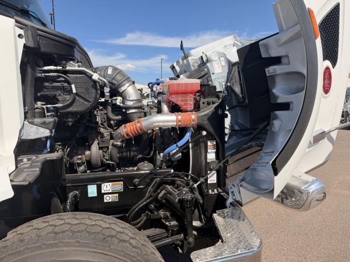2027 Peterbilt 567-12