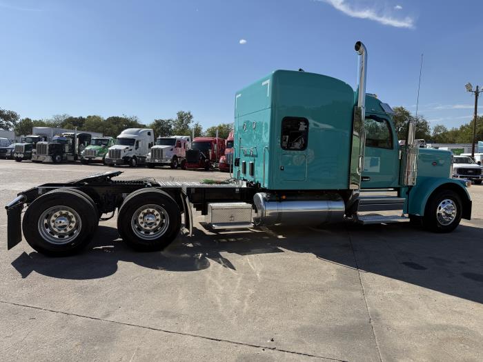 2027 Peterbilt 589-9