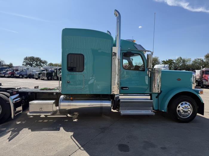2027 Peterbilt 589-10