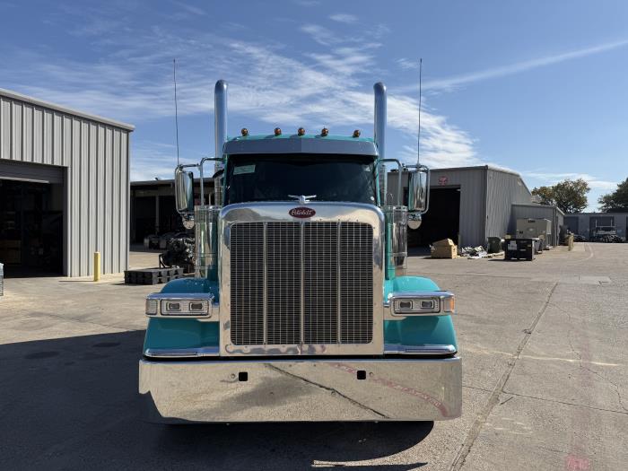 2027 Peterbilt 589-12