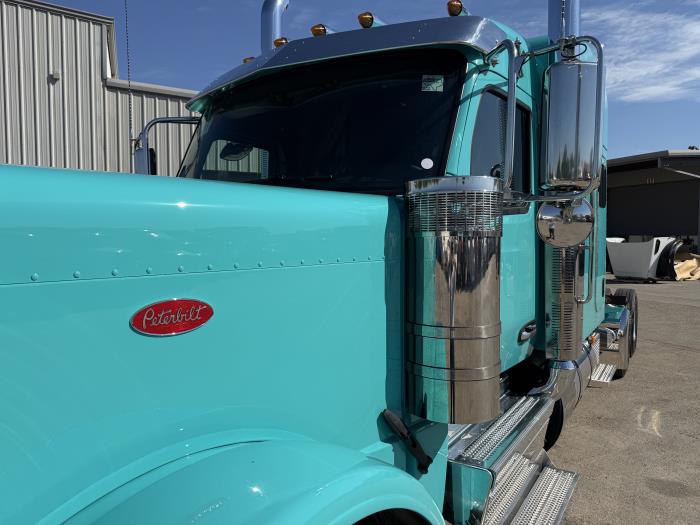 2027 Peterbilt 589-14