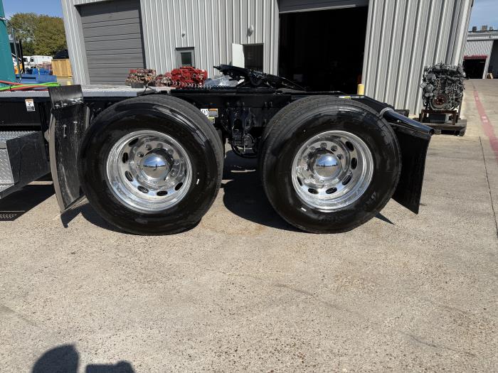 2027 Peterbilt 589-18