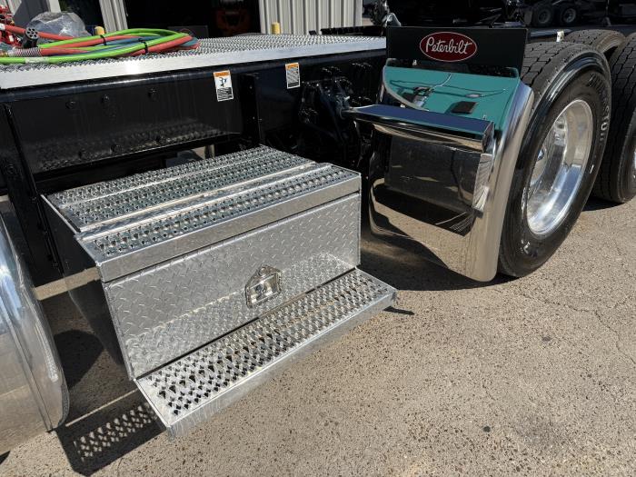 2027 Peterbilt 589-20