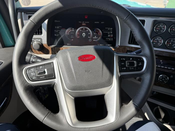 2027 Peterbilt 589-31