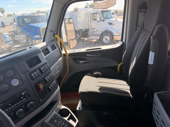 2027 Peterbilt 567-21