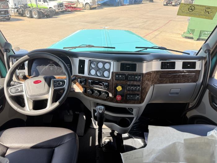 2027 Peterbilt 589-61