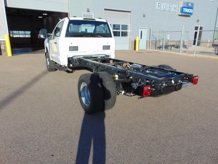 2027 Ford F-350-2