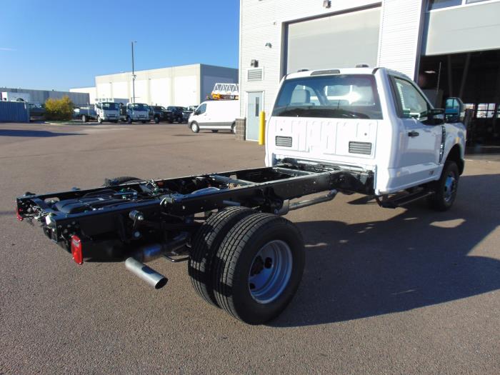 2027 Ford F-350-4