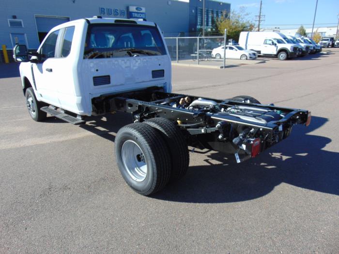 2027 Ford F-350-2
