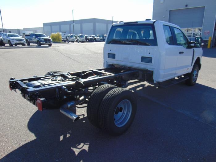 2027 Ford F-350-4