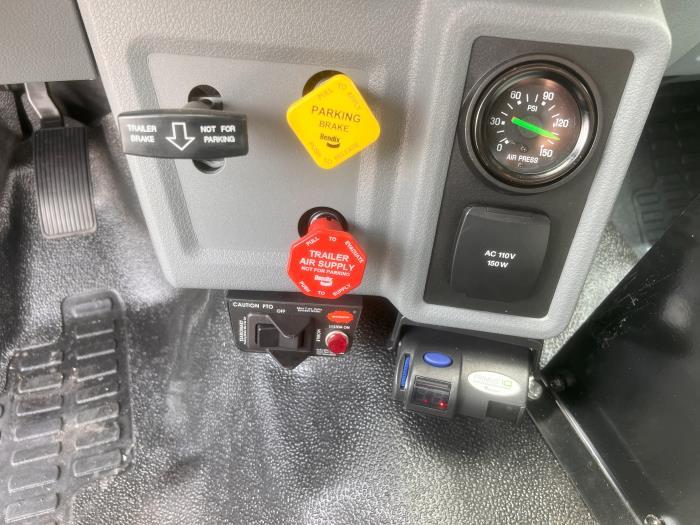 2027 Ford F-750-1