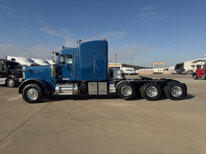 2022 Peterbilt 389-1