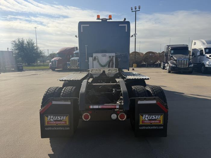 2022 Peterbilt 389-3