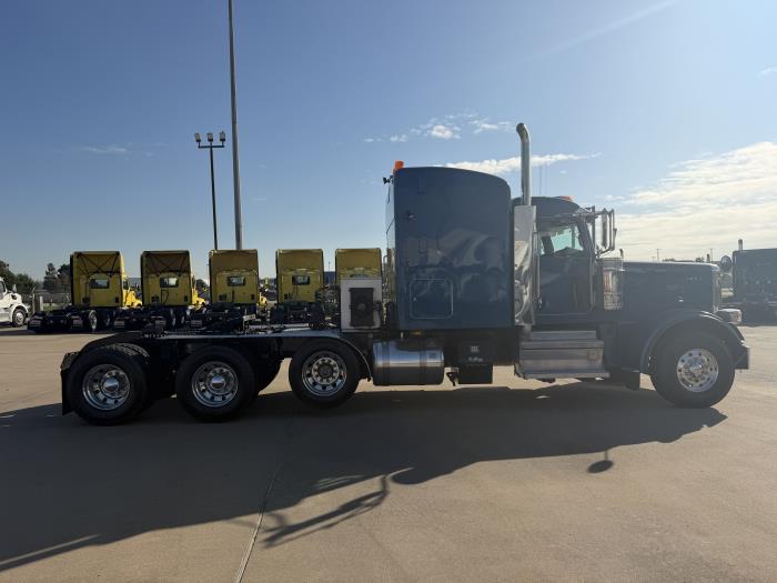 2022 Peterbilt 389-5