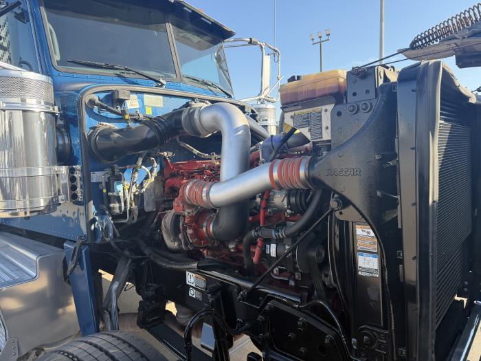 2022 Peterbilt 389-17
