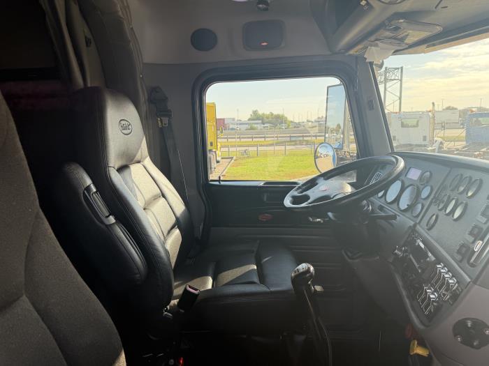 2022 Peterbilt 389-21