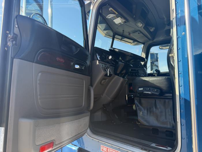2022 Peterbilt 389-22