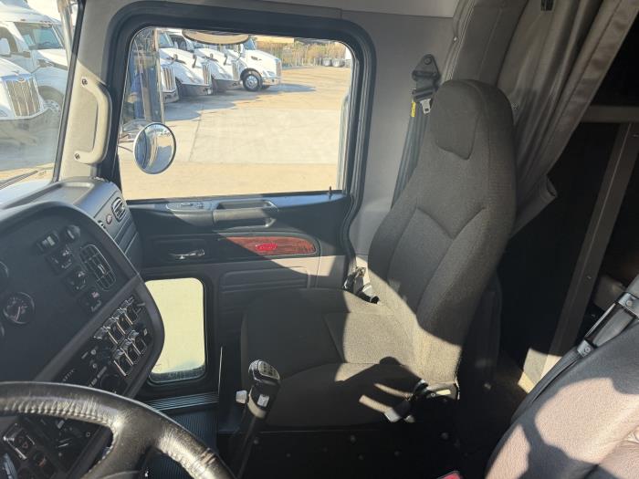 2022 Peterbilt 389-23